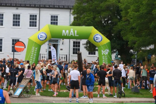 Løping er vinden som alle før, og dette vil du ikke gå glipp av! Bli med på løp med mening i Lillesand 12. juli!💚 Dream Challenge er ikke bare et løp, men også en innsamlingsaksjon hvor alle midler går uavkortet til Star for Life sitt arbeid med ungdom i Sør-Afrika🤩Dette er en begivenhet for hele familien! Ta med venner og familie og delta som løpere, støtteapparat eller heiagjeng🥰

Se mer i lenke i bio😊

📷Første foto: Marius S. Jacobsen